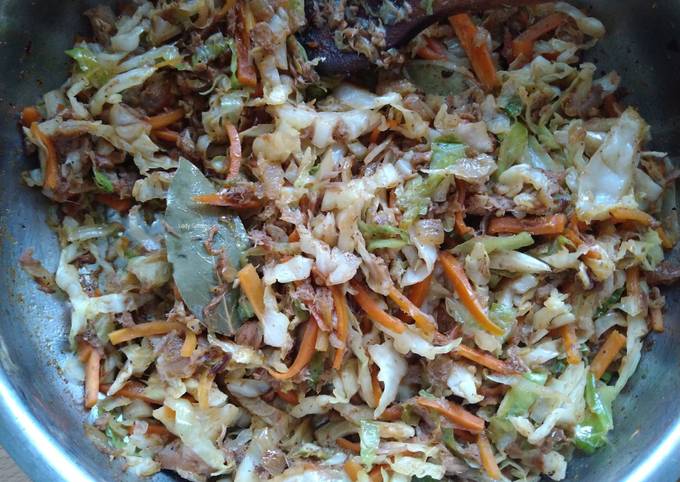 A picture of Sautéed cabbage and carrot with tuna.