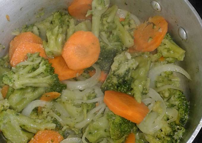 A picture of Broccoli with onion rings vegetable.