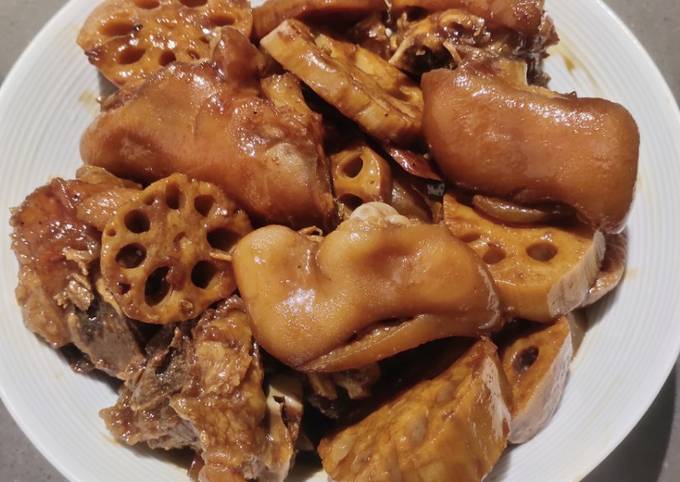 A picture of Dried Lotus Root with Knuckle.