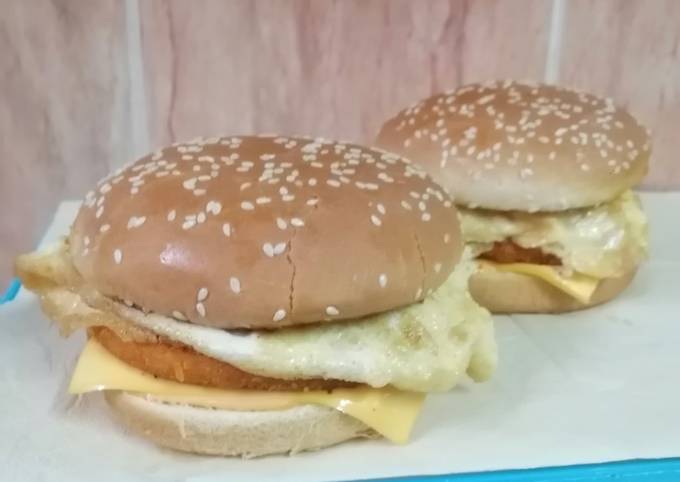 A picture of Home made chicken Burger.