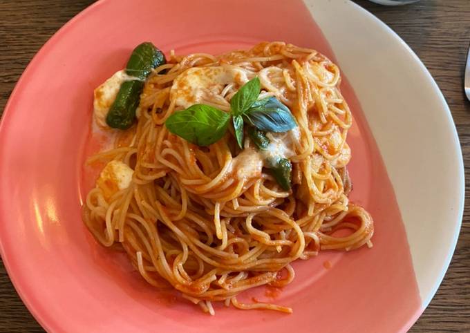 A picture of Simple tomato pasta with mozzarella and padron peppers.