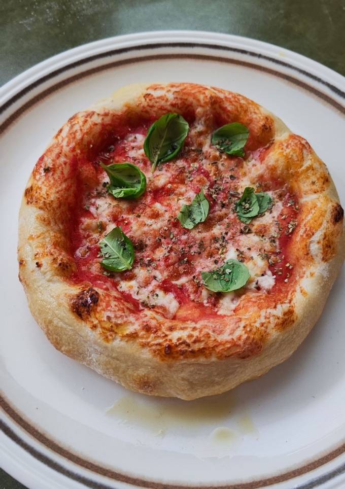 A picture of Margherita pizza.