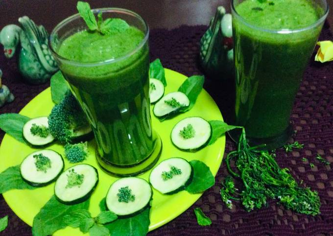 A picture of Green vegetables juice.