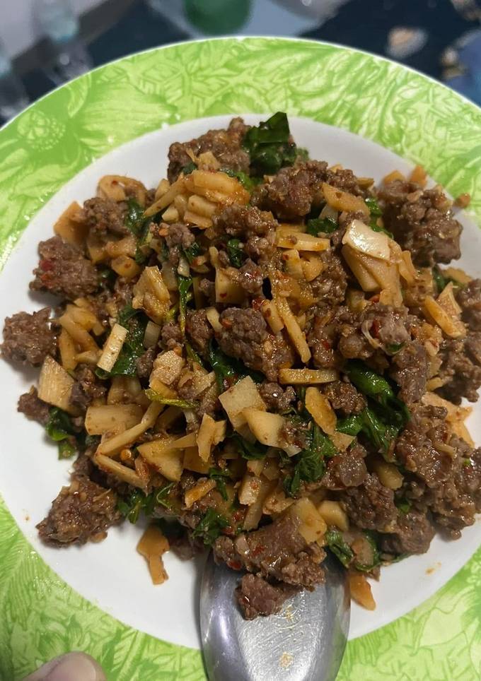 รูปของ ผัดเผ็ดเนื้อสับใส่หน่อไม้ดอง