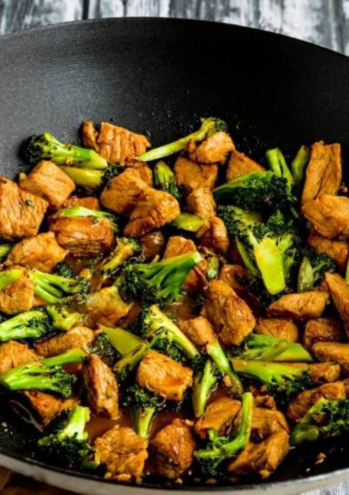 A picture of Stir fry pork broccoli.