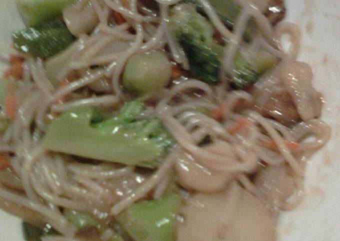 A picture of Vegetable Stir Fry with Noodles.