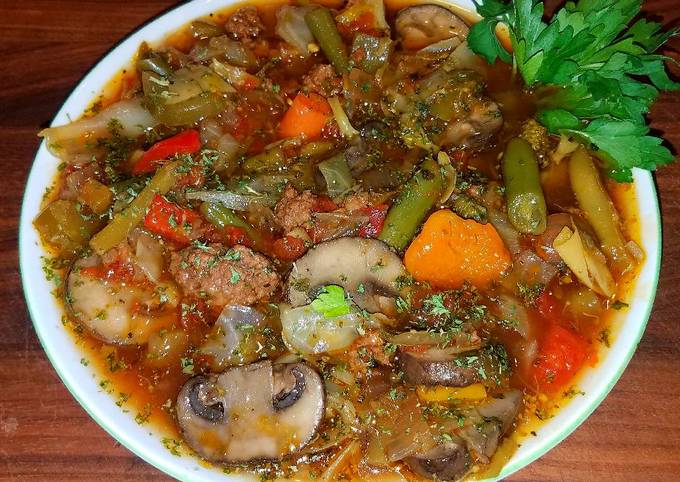 A picture of Mike's Low Carb/Calorie Vegetable Beef Soup.