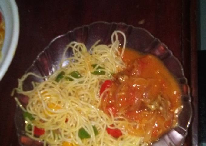 A picture of Mum's vegetables spaghetti& sauce.