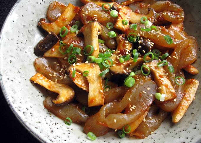 A picture of Gochujang Konnyaku (Konjac) & King Oyster Mushrooms.