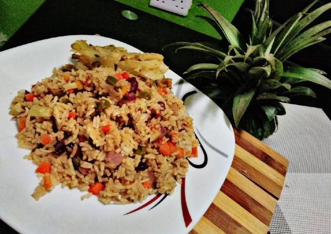 A picture of Raisins,pineapple,veggie rice#mashujaarecipe.