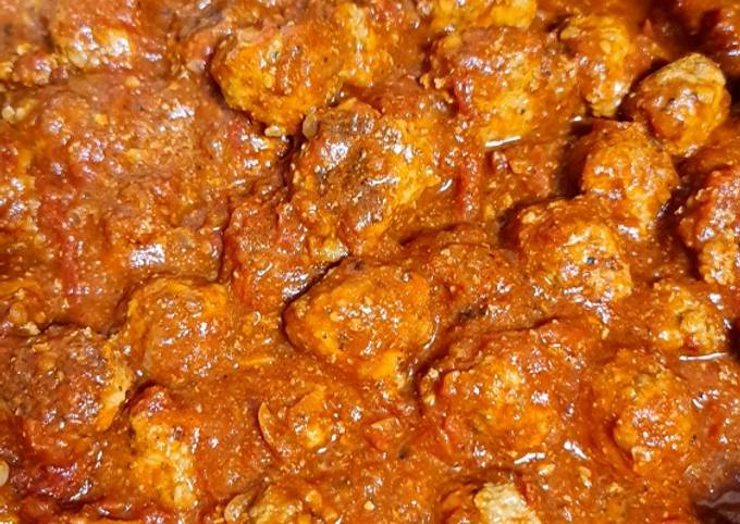 A picture of Meatballs in tomato sauce.