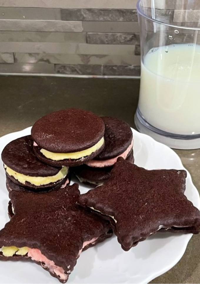 A picture of Homemade Oreo Cookies.