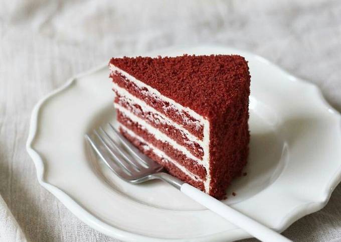 A picture of Classic red velvet cake.