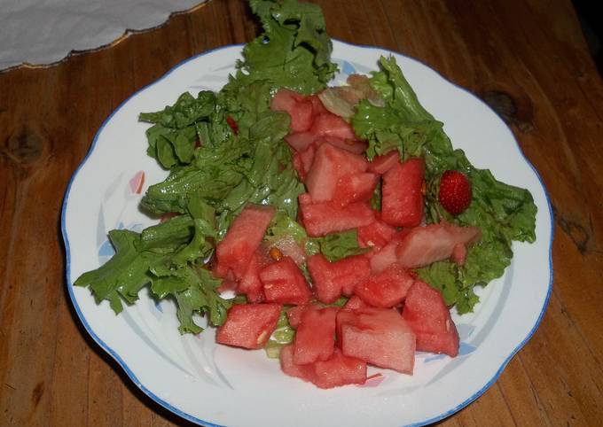 A picture of Lettuce,Melon,Strawberry salad.