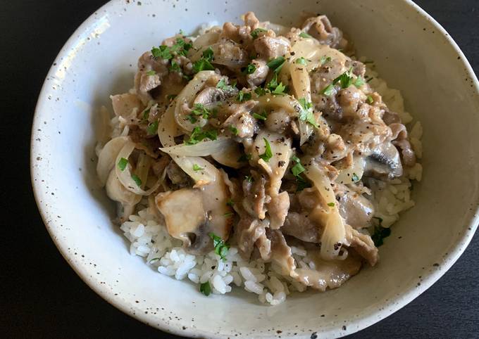 A picture of Creamy Beef & Mushroom Rice Bowl.