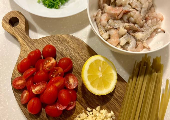 A picture of Spicy Garlic Prawn Pasta with Cherry Tomatoes.