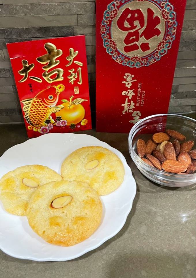 A picture of Chinese Almond Cookies (杏仁酥) 🧧.