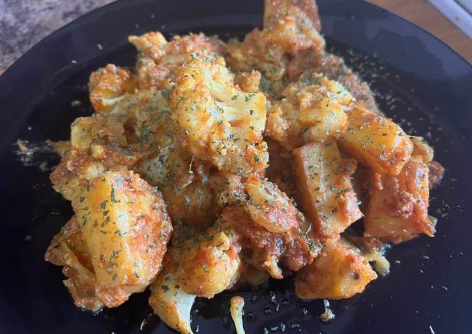 A picture of Spiced potatoes & cauliflower.