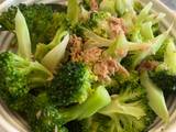 A picture of Broccoli and tuna warm salad.