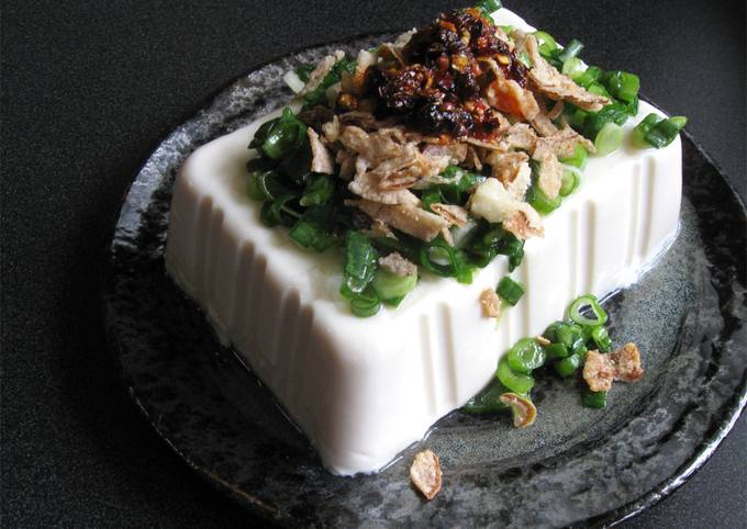 A picture of Cold Tofu with Garlic Spring Onion & Fried Shallot.