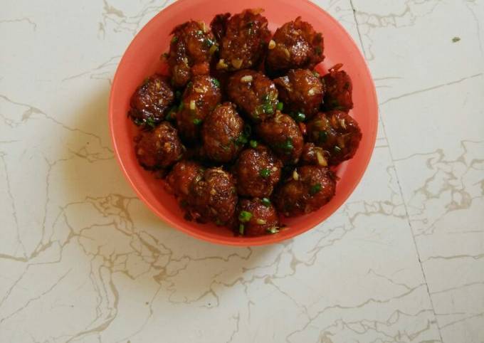 A picture of Vegetable Manchurian.