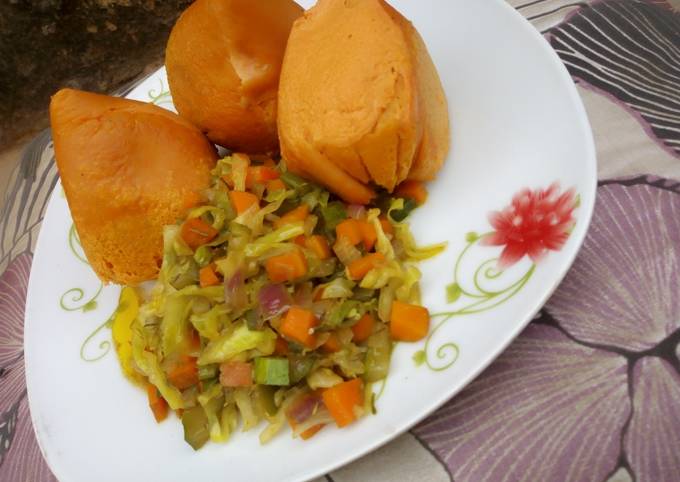 A picture of Moimoi with veg sauce.