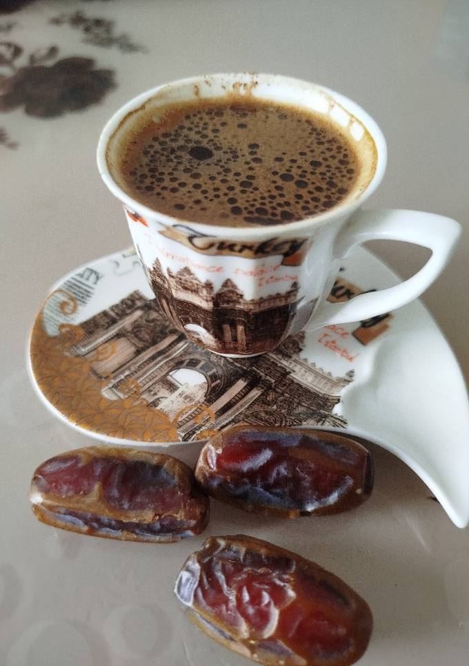 A picture of Turksh coffe (Türk kahvesi).