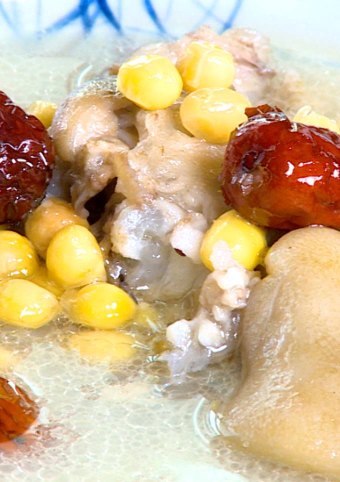 A picture of Pork Trotter Soup with Soybeans.