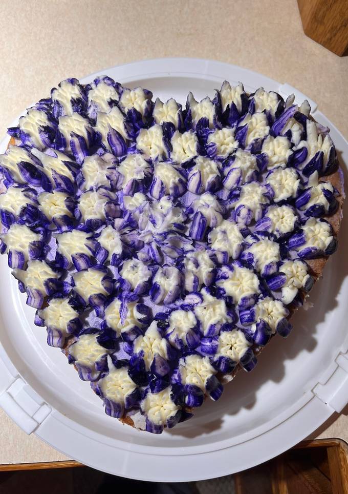 A picture of Valentine Sugar Cookie Cake.