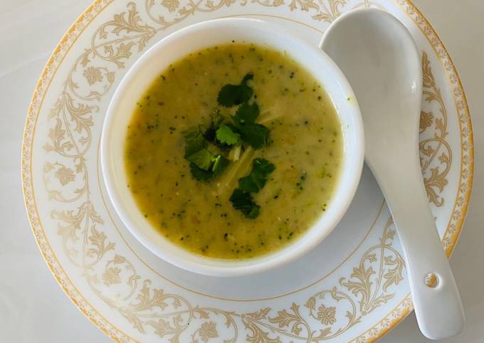 A picture of Broccoli soup.