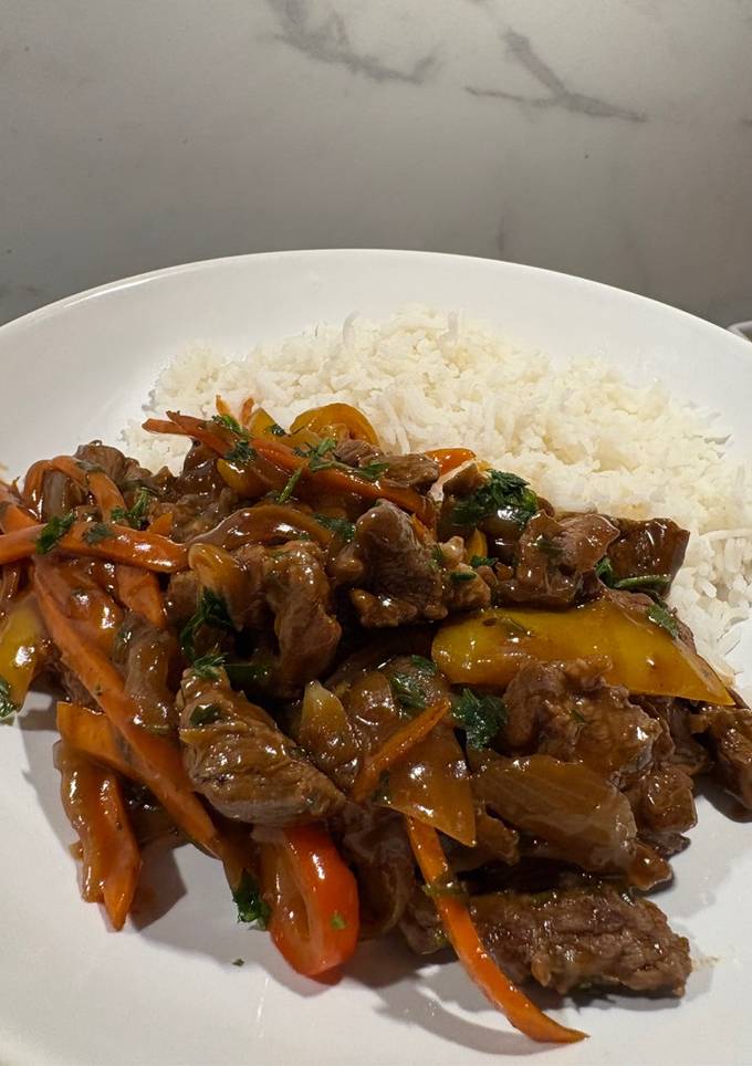 A picture of Beef & Veggies Stir fry.