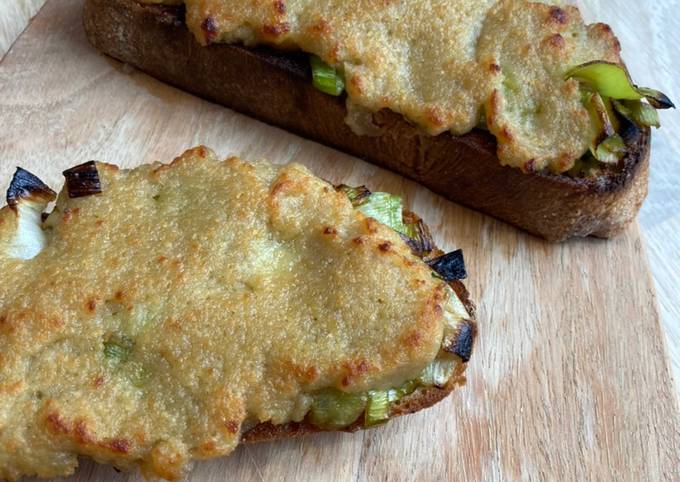 A picture of Welsh rarebit with leeks.