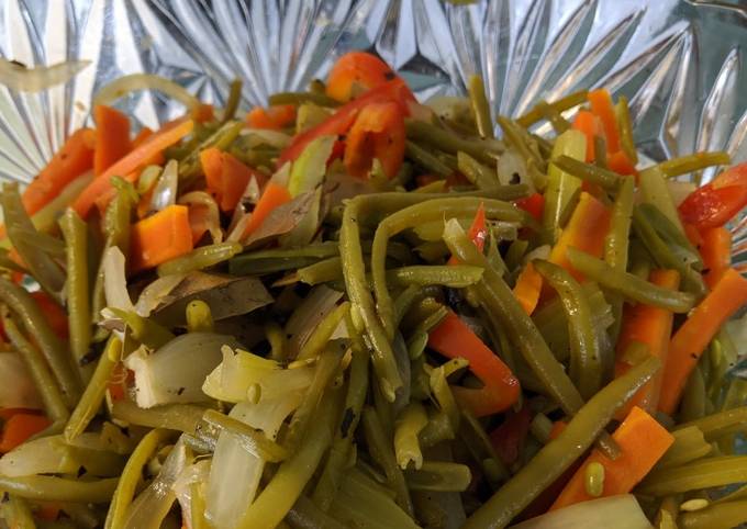 A picture of Curtido (pickled vegetables).