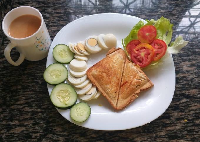 A picture of Grated Eggs n Vegetables sandwich #Theme Challenge.