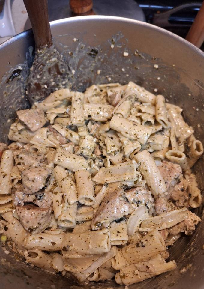 A picture of Chicken Pasta Pesto.