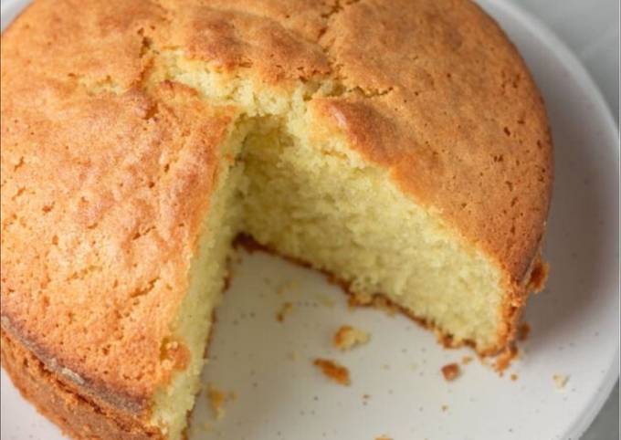 A picture of Butter sponge vanilla cake.