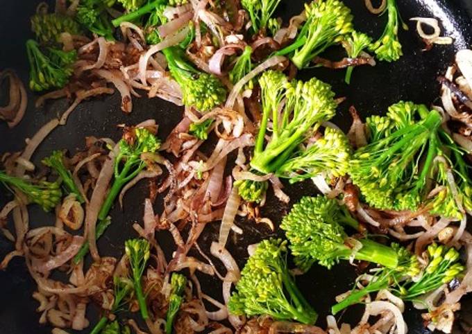 A picture of Broccoli Onion Stir Fry.