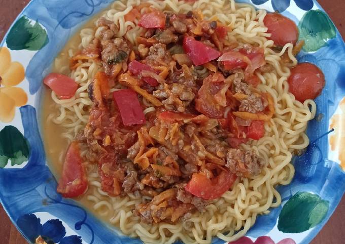 A picture of Beef Taocu Soup Noodle with Tomato.