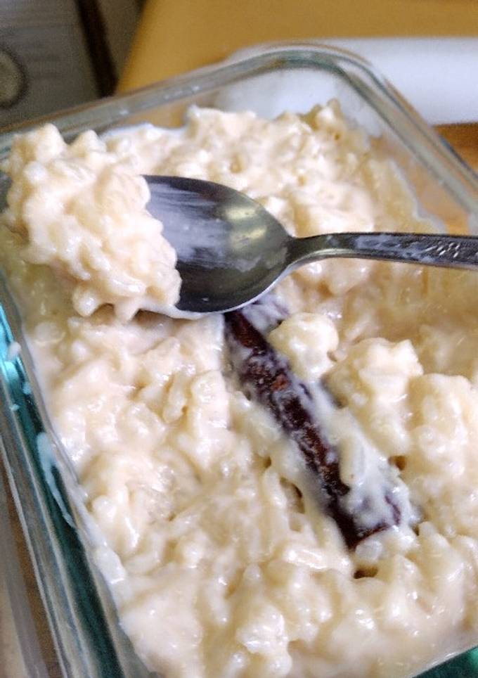 A picture of Rice pudding.