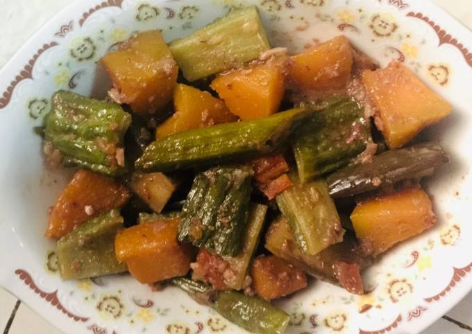 A picture of Vegetables in Shrimp Paste (Simple Pinakbet).