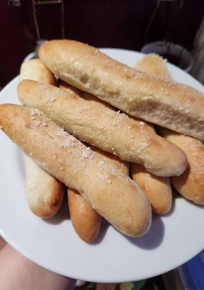 A picture of Garlic-Parm Breadsticks.