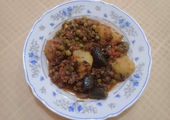 A picture of Mix vegetable mince curry.