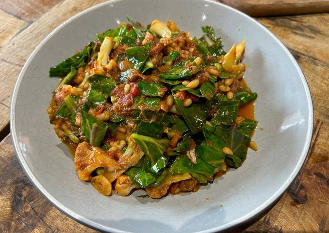 A picture of Stir Fried Cauliflower with Mackerel.