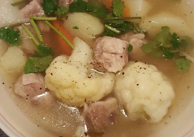 A picture of Vegetable Pork Spare Rib Soup (Canh Suong).