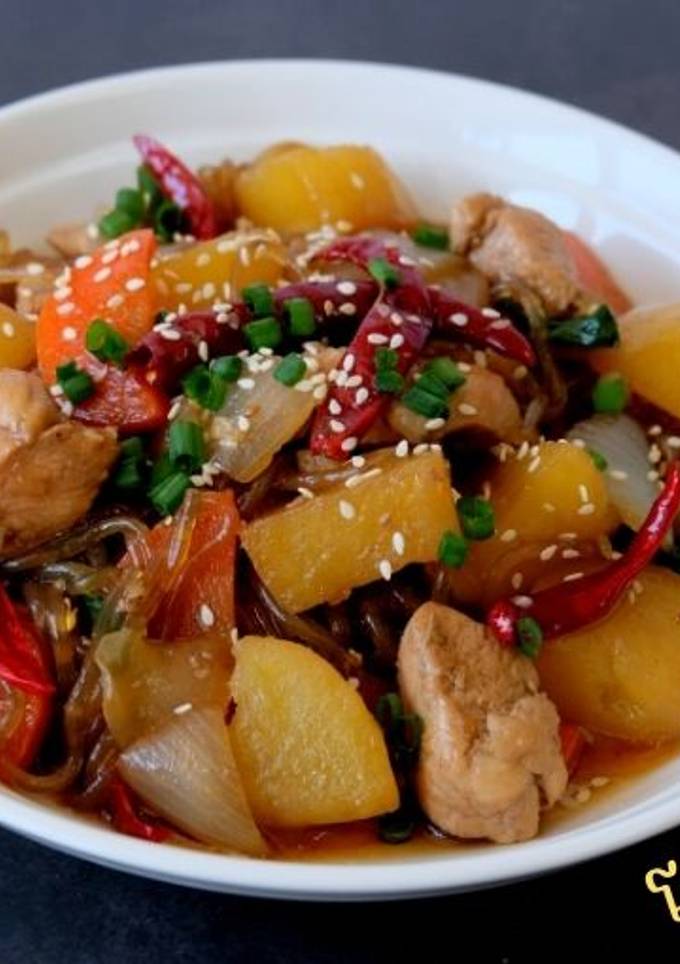 รูปของ ไก่ผัดวุ้นเส้นเกาหลี รสดั้งเดิม เส้นอร่อยหนึบหนับ รสชาติละมุนลิ้น