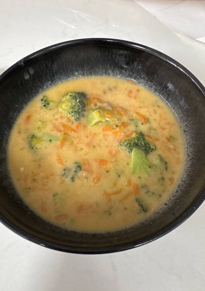 A picture of Broccoli and cheese soup.