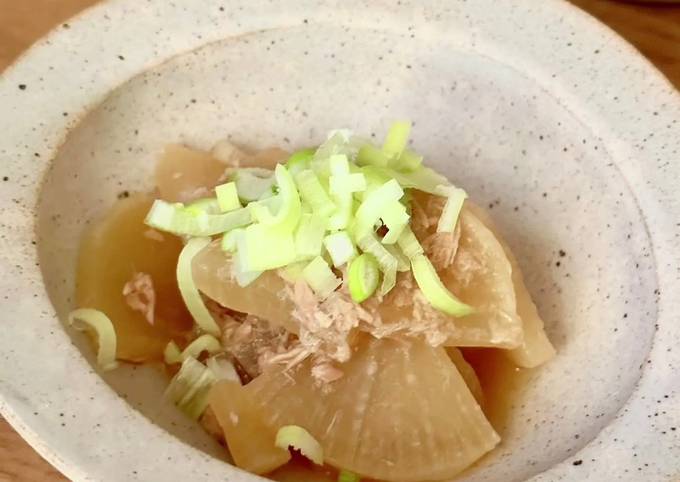 A picture of 【Japanese Food】Simmered Tuna and Japanese White Radish.