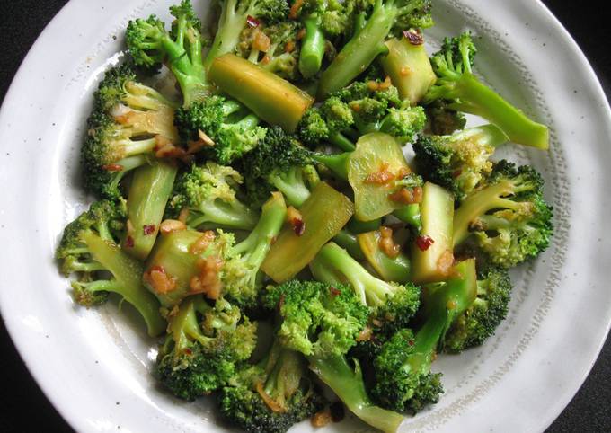 A picture of Pan-fried Garlic Butter Broccoli with Soy Sauce.