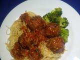 A picture of Spaghetti Bolognese & broccoli.