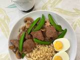 A picture of Stir-fried beef with sugar snap pea and mushroom on rice.